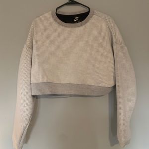 Cropped Nike sweatshirt